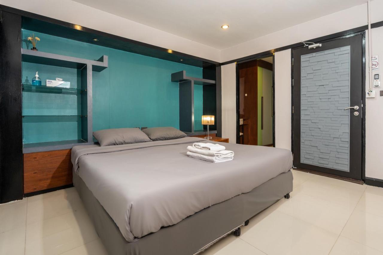 Black Pantera Hostel Patong Buitenkant foto