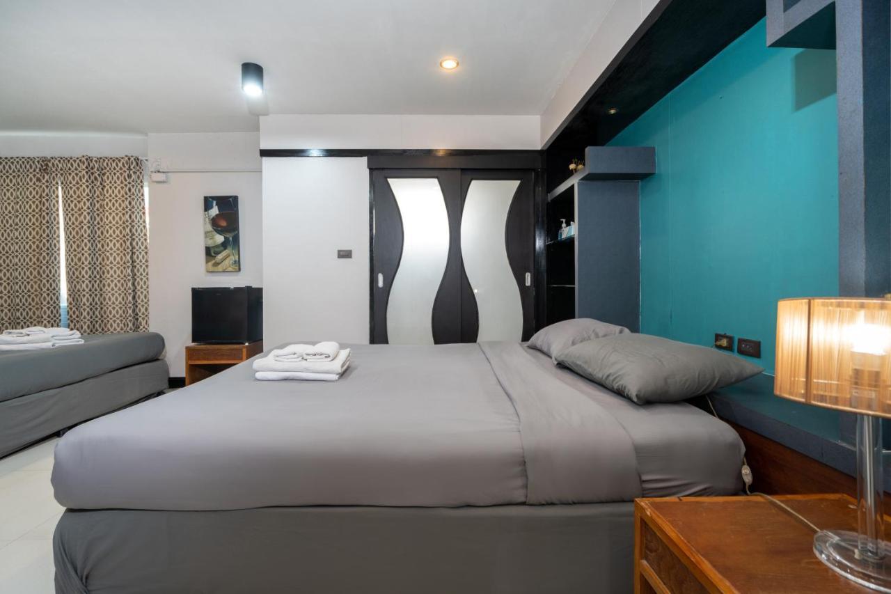 Black Pantera Hostel Patong Buitenkant foto