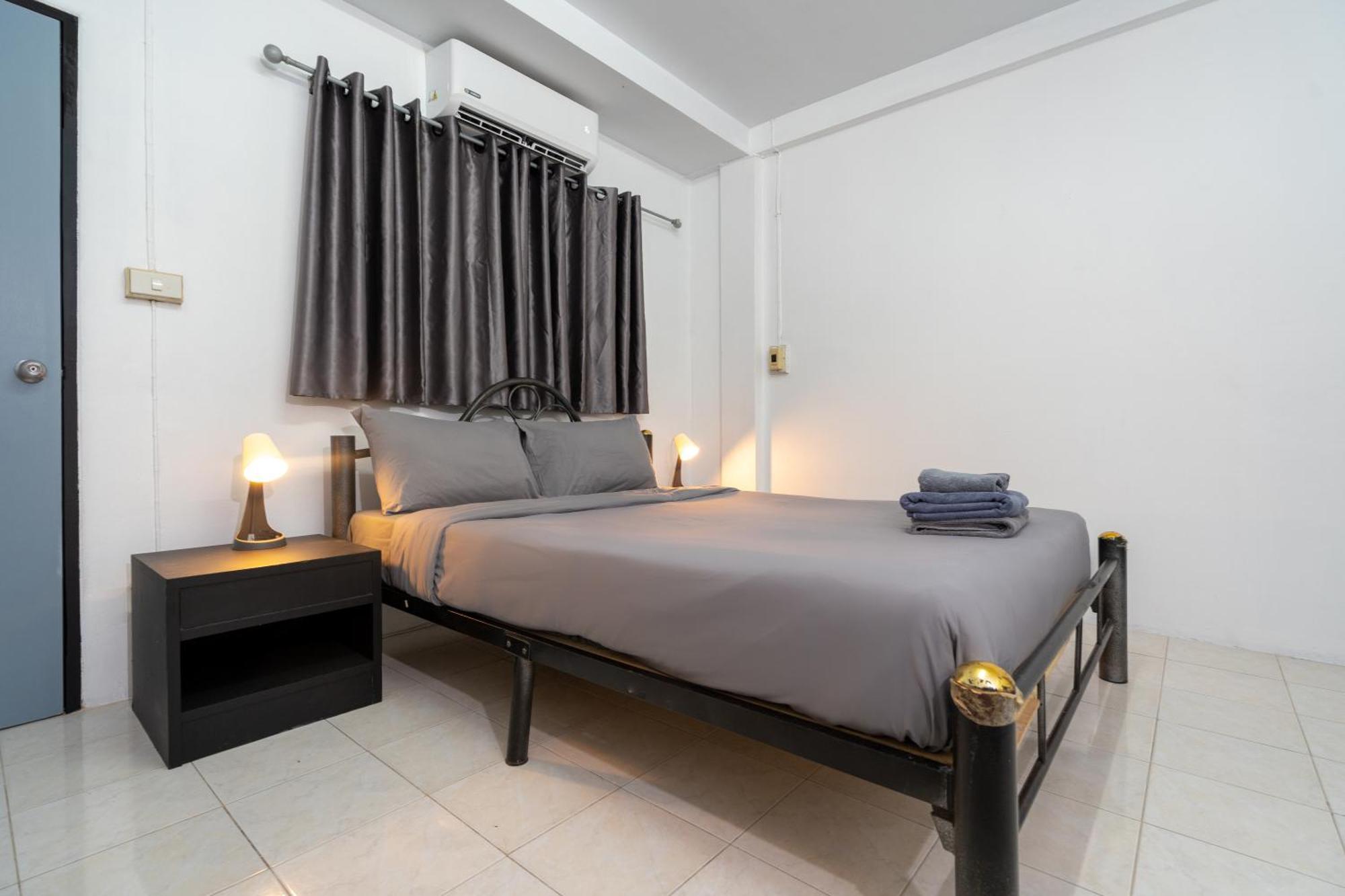 Black Pantera Hostel Patong Buitenkant foto
