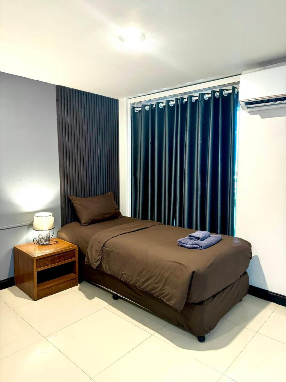 Black Pantera Hostel Patong Buitenkant foto